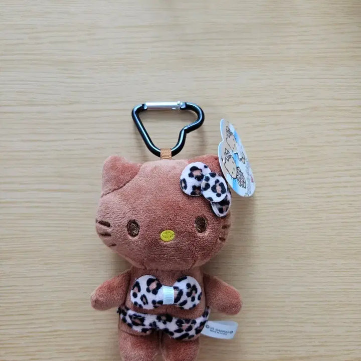 [BUNJANG] Tanning Hello Kitty Charm Keychain / 태닝키티 키링 새상품