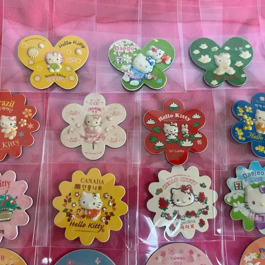 [BUNJANG] Hello Kitty &amp; World Flower Festival Magnet Set (7-Eleven Collaboration) - 41 Pieces / 헬로키티와 세계의 꽃 축제 마그넷 41종 일괄 (세븐일레븐 협업)