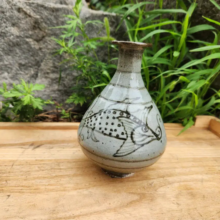 [BUNJANG] Buncheong Ware Iron-Painted Fish Decorated Bottle / 분청사기 철화 어문병