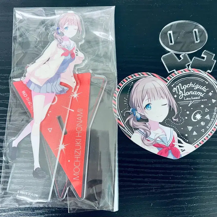 [BUNJANG] Project Sekai Honami Mochizuki Uniform &amp; Pikuriia Acrylic Stand Bundle / 프세카 모치즈키 호나미 피쿠리아+1성 교복 아크릴 일괄