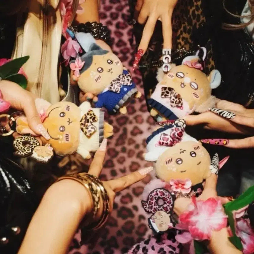 [BUNJANG] Chiikawa x Gyaru 9090 Momonga Mascot Keyring / 현물)) 치이카와 갸루 9090 모몽가 마스코트 키링