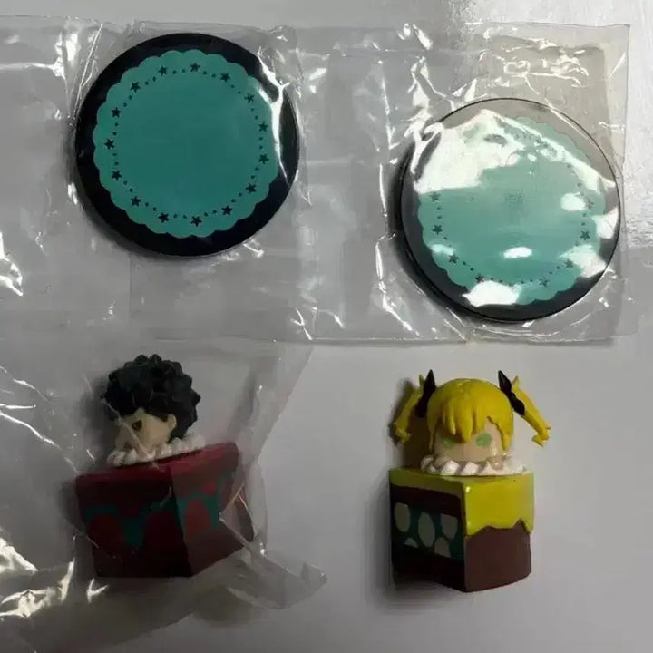 [BUNJANG] Kaiju No. 8 Kafka Hibino &amp; Kikoru Shinomiya Cake Gacha Acrylic Stand / 괴수 8호 카프카+키코루 케이크 가챠