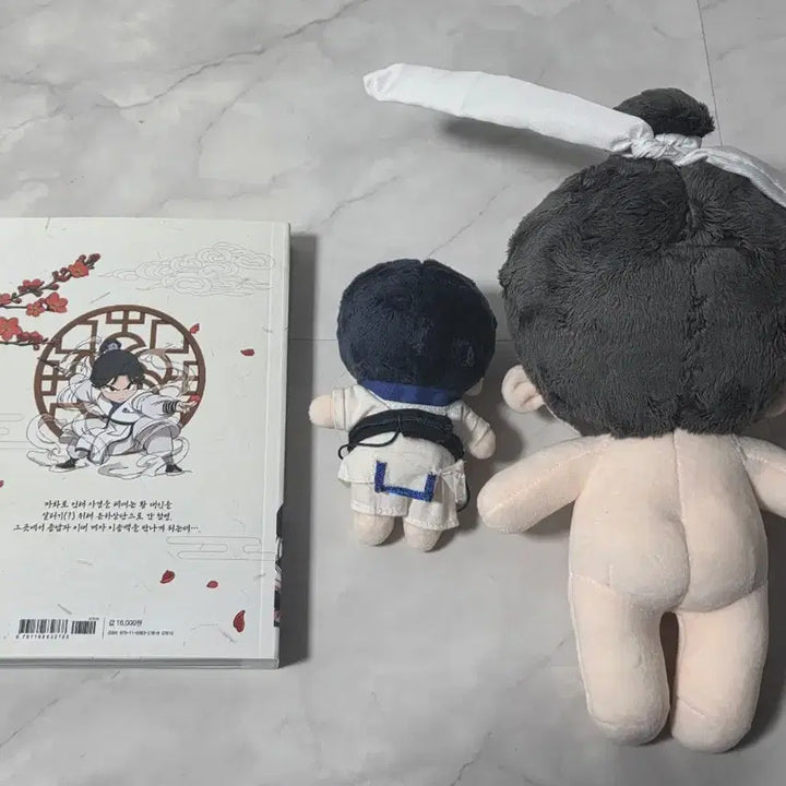 [BUNJANG] HwasanGwiHwan Lee Songbaek Goods Bundle Set - Unofficial Plush Toys (2 Types), Official Booklet (1 Type) / [일괄] 화산귀환 이송백 굿즈 비공식 인형 2종 공식 단행본 1종