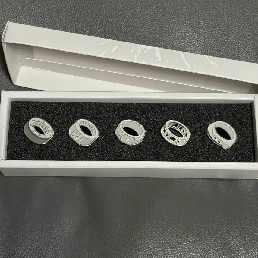 [BUNJANG] SEVENTEEN Ring Pin Badge Set / 세븐틴 정규5집 반지 핀뱃지 세트