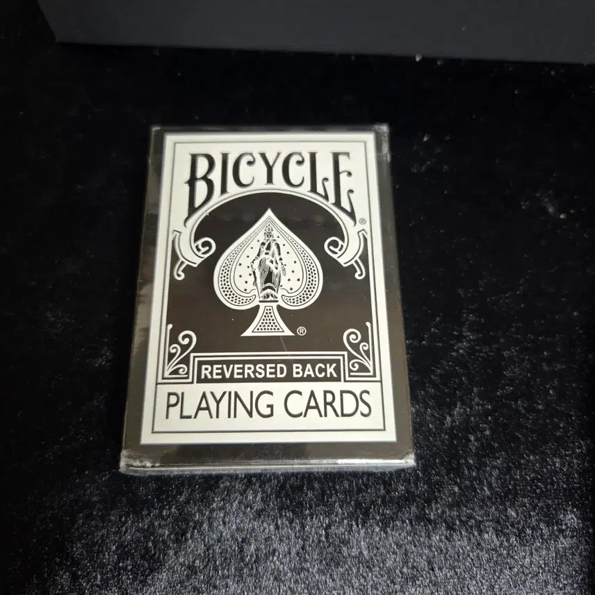 [BUNJANG] Bicycle Reverse Black Deck Playing Cards (Sealed) / 마술 플레잉 카드 바이시클 리버스백 블랙 미개봉
