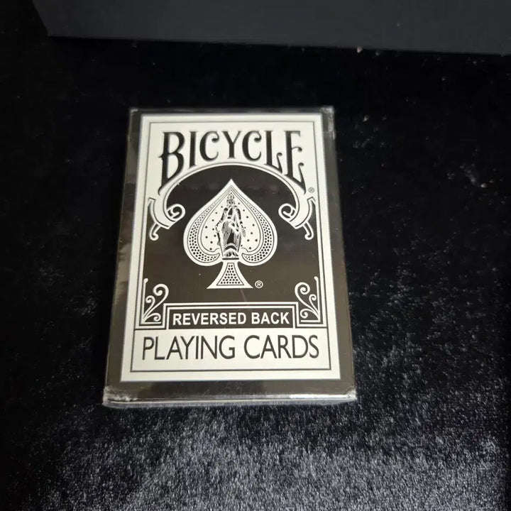 [BUNJANG] Bicycle Reverse Black Deck Playing Cards (Sealed) / 마술 플레잉 카드 바이시클 리버스백 블랙 미개봉
