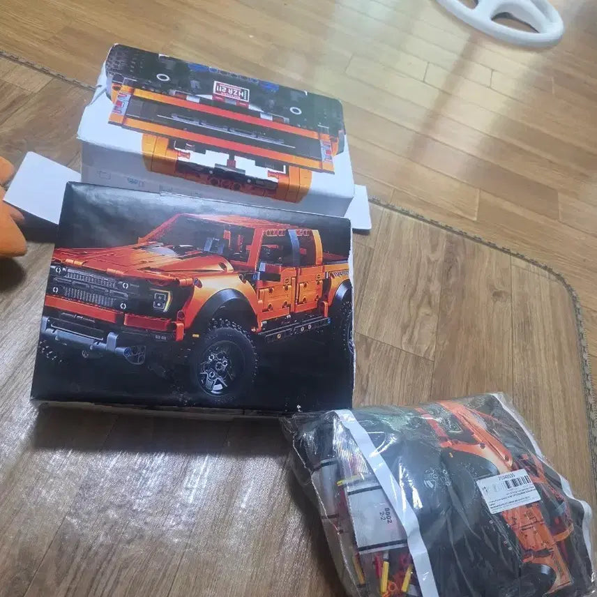 [BUNJANG] LEGO Technic Ford F-150 Raptor 42126 (New) / 레고 테크닉 포드 F-150 랩터 42126 새제품