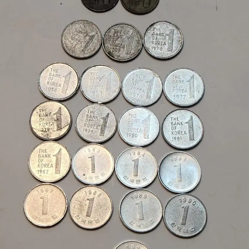 [BUNJANG] Bank of Korea 1 Won Coin Bundle Set (1966-1991) / 옛날동전, 한국은행 1원 동전 1966-1991 일괄