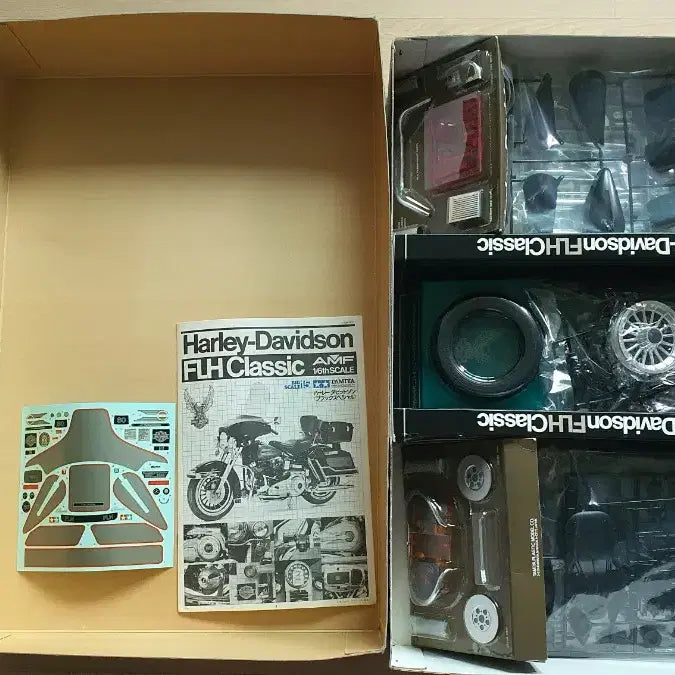 [BUNJANG] Tamiya 1/6 Harley-Davidson FLH Classic Black Version Model Kit / 타미야 1/6 할리데이비슨 FLH클래식 블랙버젼