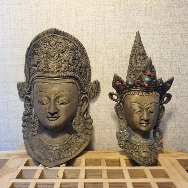 [BUNJANG] Tibetan White Bronze Bodhisattva Wall Relief Sculpture Set (2 pcs) / 티베트 백동 보석 상감 관음보살 벽걸이 부조 조각상 2점