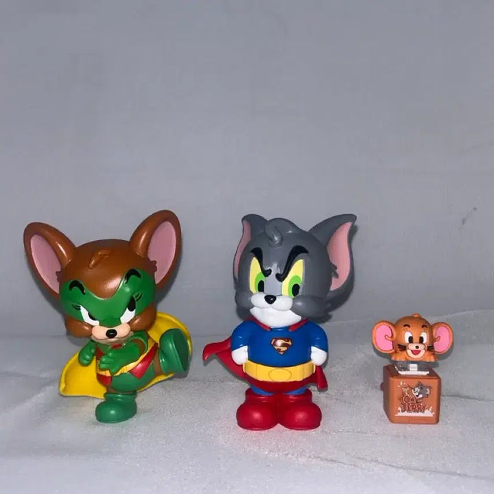 [BUNJANG] Tom and Jerry Superhero Costume Action Figure Set with Sound Clicker / 톰과 제리 코스튬 히어로 피규어 세트(소리나는 클리커)
