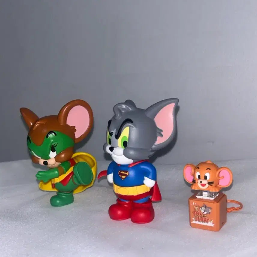 [BUNJANG] Tom and Jerry Superhero Costume Action Figure Set with Sound Clicker / 톰과 제리 코스튬 히어로 피규어 세트(소리나는 클리커)