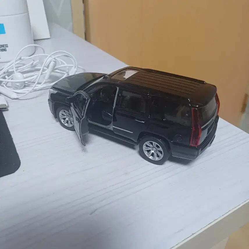 [BUNJANG] Cadillac Escalade Black 1:24 Diecast Model / 캐딜락 에스컬레이드 블랙 1:24다이캐스트