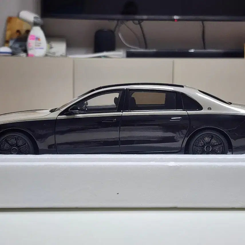 [BUNJANG] Almost Real 1:18 Mercedes-Benz Maybach S680 Night Edition Diecast / 1:18 올모스트리얼 벤츠 마이바흐 S680 나이트에디션 다이캐스트