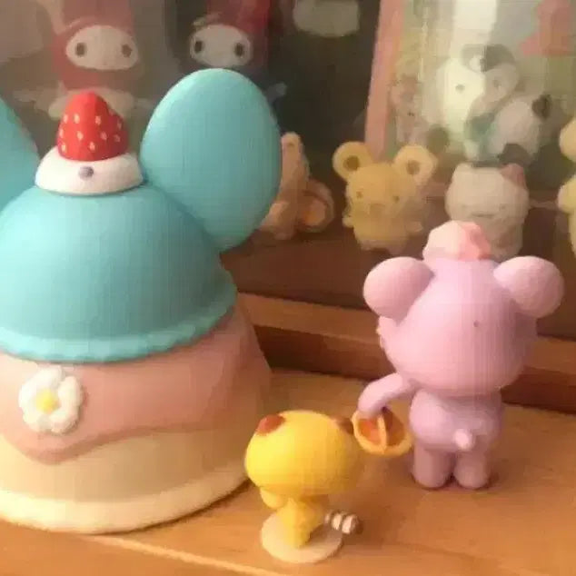 [BUNJANG] Sanrio My Melody Kitty Strawberry House Diorama Set / 레어!!! 일본 고전풍 마이멜로디 키티 플랫 쥐 너구리 고양이 딸기하우스