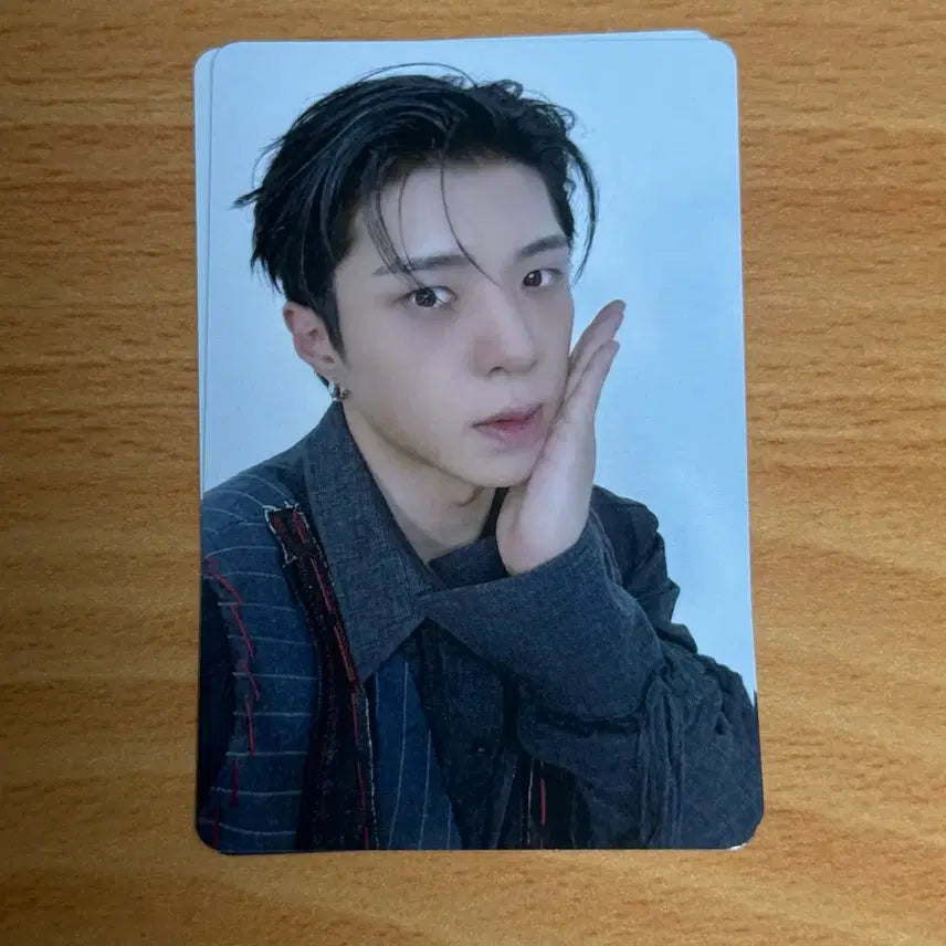 [BUNJANG] ONF Wyatt Open The Door Tower Records Photocard / 온앤오프 와이엇 오픈더도어 타워레코드 포카