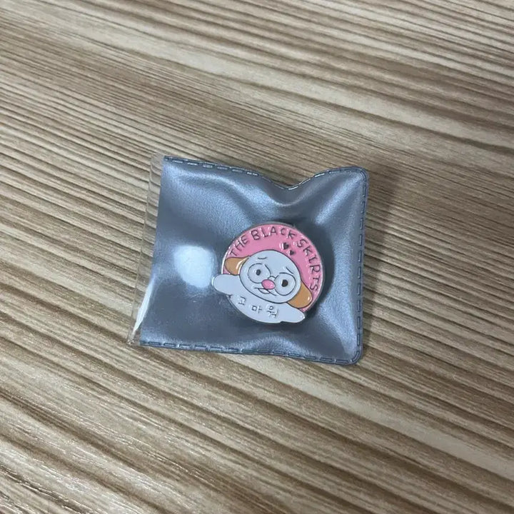 [BUNJANG] The Black Skirts Concert Badge Pink / 검정치마 콘서트 뱃지 핑크