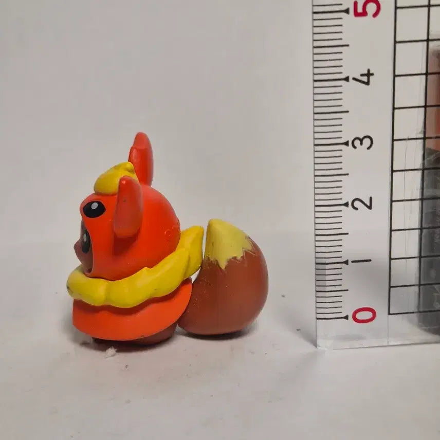 [BUNJANG] Pokemon Center Exclusive Gacha Poncho Eevee Figure / 포켓몬센터 한정 가챠 부스터 판쵸 이브이