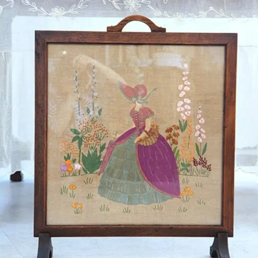 [BUNJANG] Vintage English Crinoline Lady Hand Embroidery Fire Screen / 빈티지 영국 크리놀린레이디 손자수 파이어 스크린