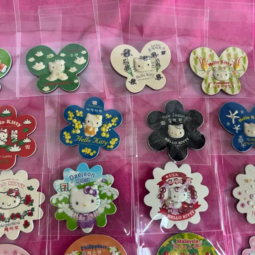 [BUNJANG] Hello Kitty x 7-Eleven World Flower Festival Magnets (Set of 41) / 헬로키티 X 세븐일레븐, 세계의 꽃 축제 마그넷 41종