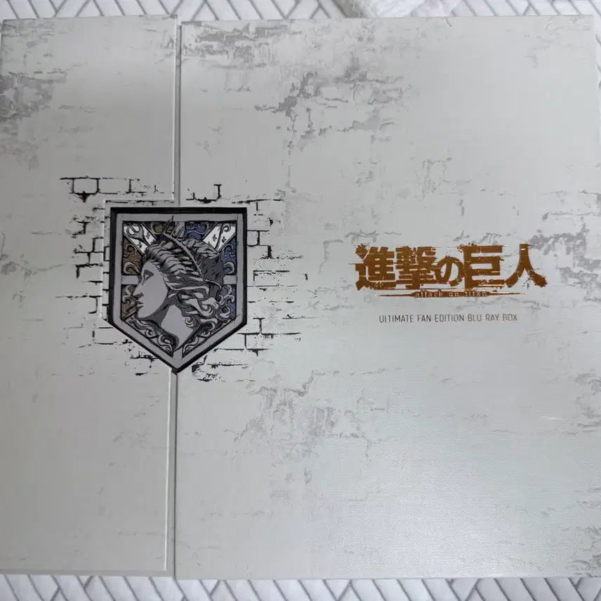 [BUNJANG] Attack on Titan Season 1 Mirage UFE Blu-ray Ultimate Fan Edition / 진격의 거인 1기 미라지 ufe 블루레이 얼티밋 팬 에디션