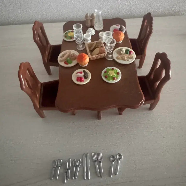 [BUNJANG] Sylvanian Families 4-Person Dining Set &amp; 2-Person Dinner Set (Discontinued) / 단종)올드) 실바니안 4인 식탁세트와 2인 디너세트