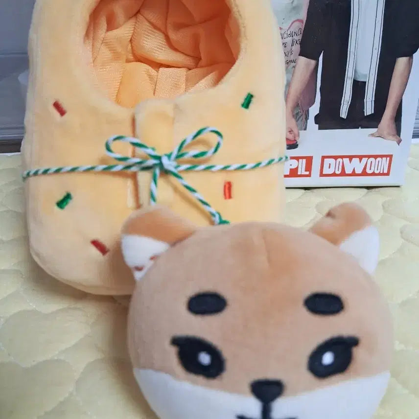 [BUNJANG] DAY6 EODEN Suit + K. Stress Ball Bundle Set / 데이식스 포영전투부산 어묵옷+케 스트레스볼