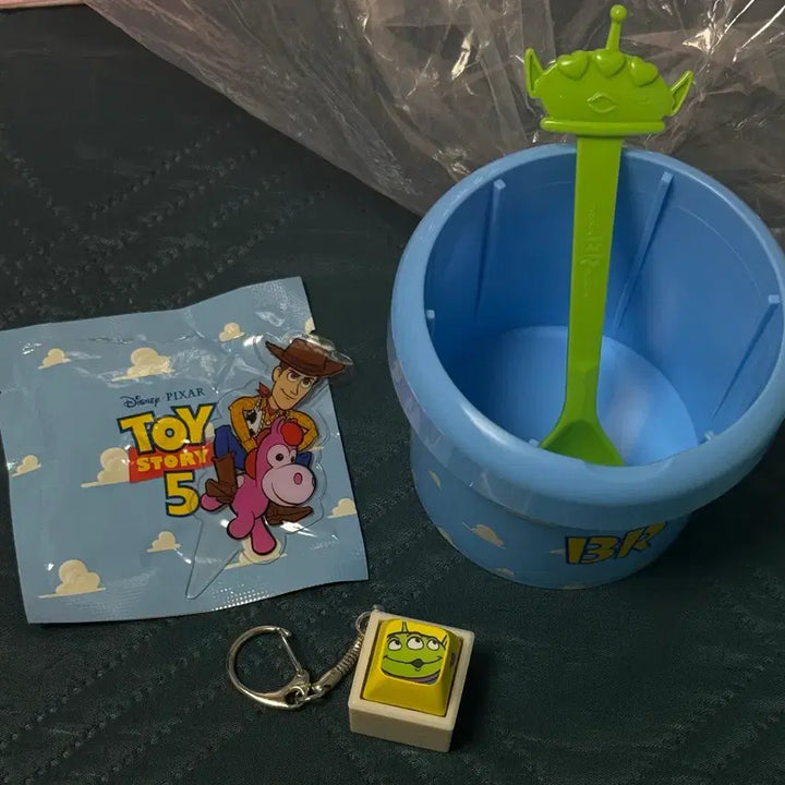 [BUNJANG] Baskin Robbins Toy Story Alien Keycap Spoon Cup Set / 배라 토이스토리 알린 키캡 스푼 컵 세트