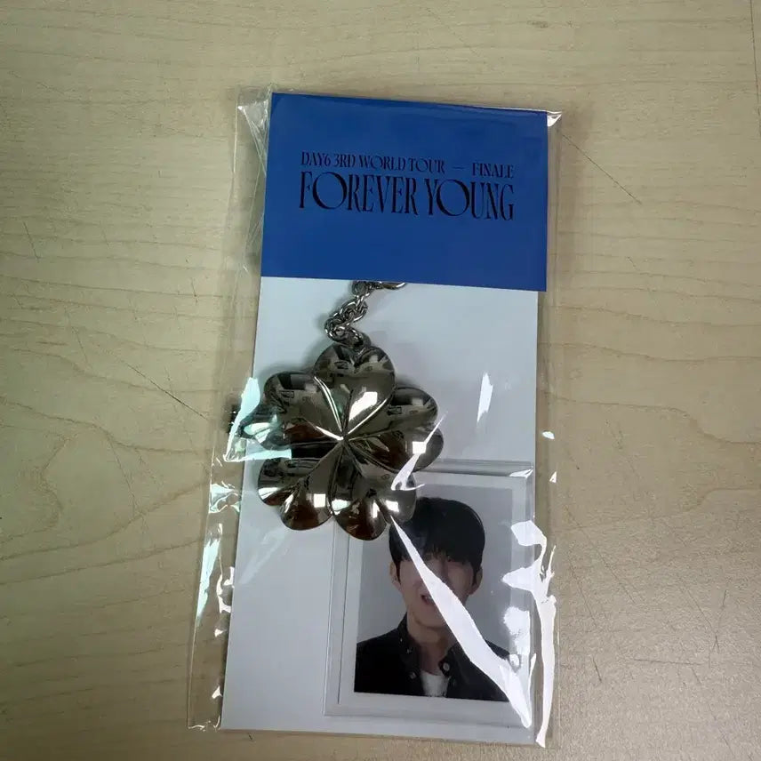 [BUNJANG] Day6 FOREVER YOUNG Finale Encore Goods Rocket Pendant Dowoon Version / 데이식스 포에버영 피날레 앙콘 굿즈 로켓 팬던트 도운 버전