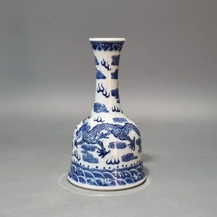 [BUNJANG] Qing Dynasty Kangxi Period Celadon Blue and White Dragon Vase / 대청강희년제 청화 운룡문 요령준. 고22.5