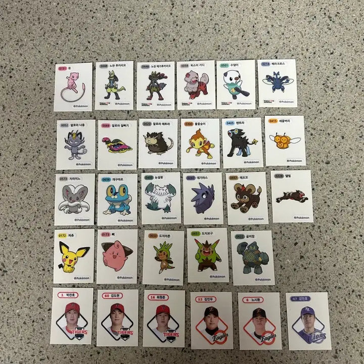[BUNJANG] Pokemon Stickers &amp; KBO Seals Bundle (29 pcs) / 포켓몬 띠부씰 뮤 포함 kbo 크보씰 총 29장 일괄판매
