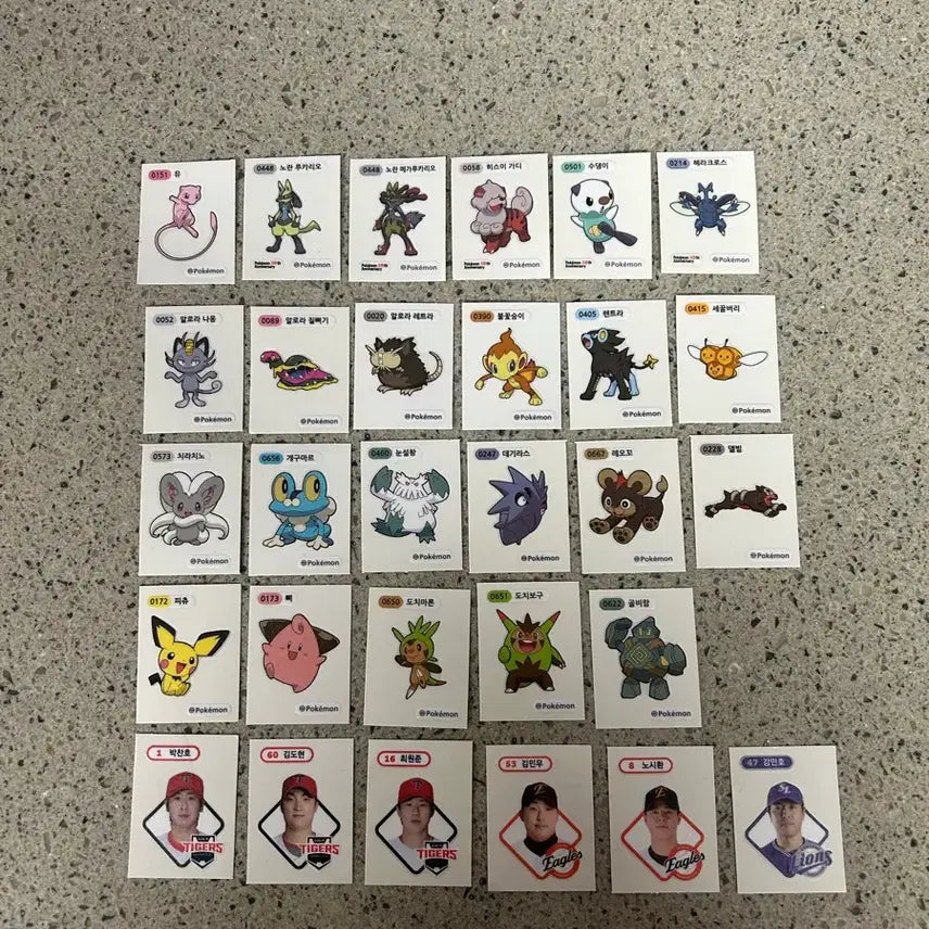 [BUNJANG] Pokemon Stickers &amp; KBO Seals Bundle (29 pcs) / 포켓몬 띠부씰 뮤 포함 kbo 크보씰 총 29장 일괄판매