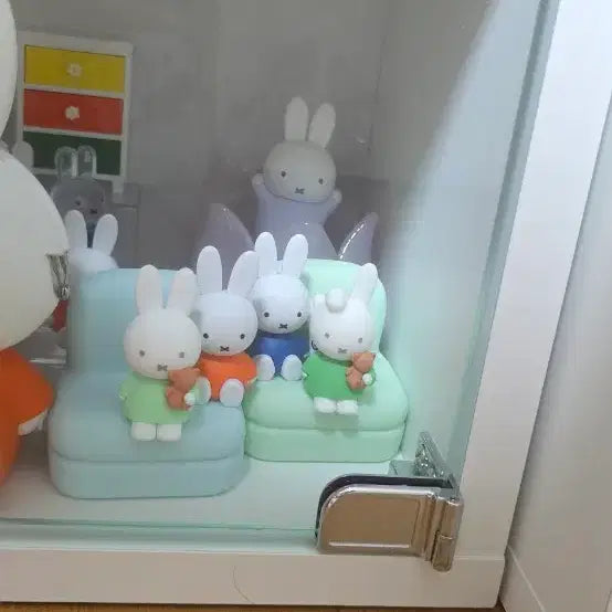 [BUNJANG] Miffy Phone Standing Sofa Figure / 미피 폰스탠딩 쇼파 피규어 판매합니다