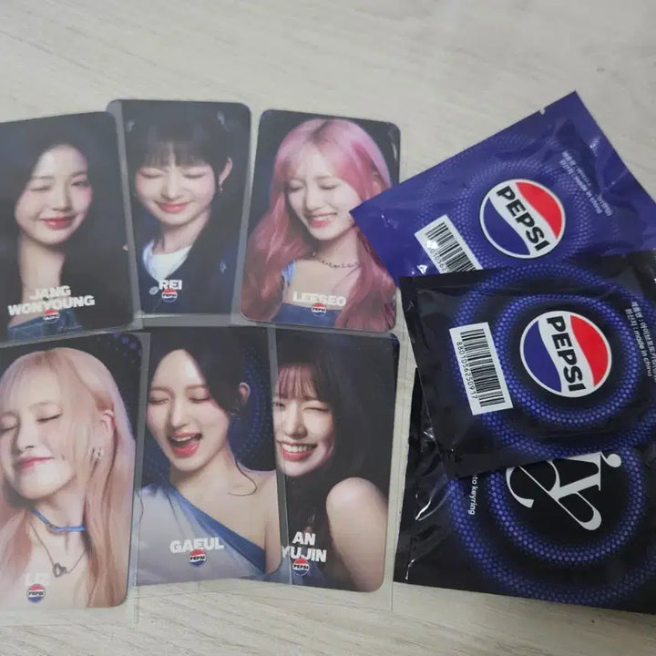 [BUNJANG] IVE Pepsi Photocard &amp; Keychain Bundle (An Yujin, Wonyoung, Liz, Leeseo, Gaeul, Rei) / 아이브 IVE 펩시 포토카드 키링 일괄 안유진 장원영 리즈 이서 가을 레이