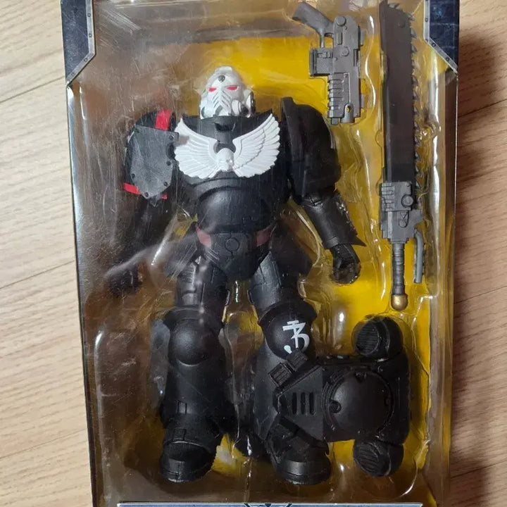 [BUNJANG] McFarlane Toys Warhammer 40,000 Raven Guard Veteran Sergeant Figure / 맥팔레인 워해머 40K 레이븐가드 베테랑 서전트 피규어