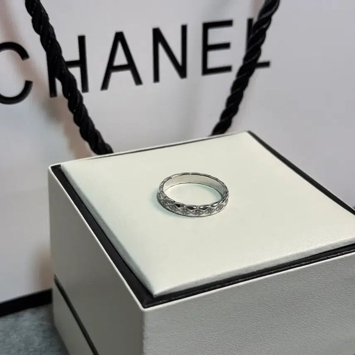[BUNJANG] Chanel Coco Crush Small Diamond Ring 18K White Gold / 샤넬 코코크러쉬 스몰 다이아반지 54
