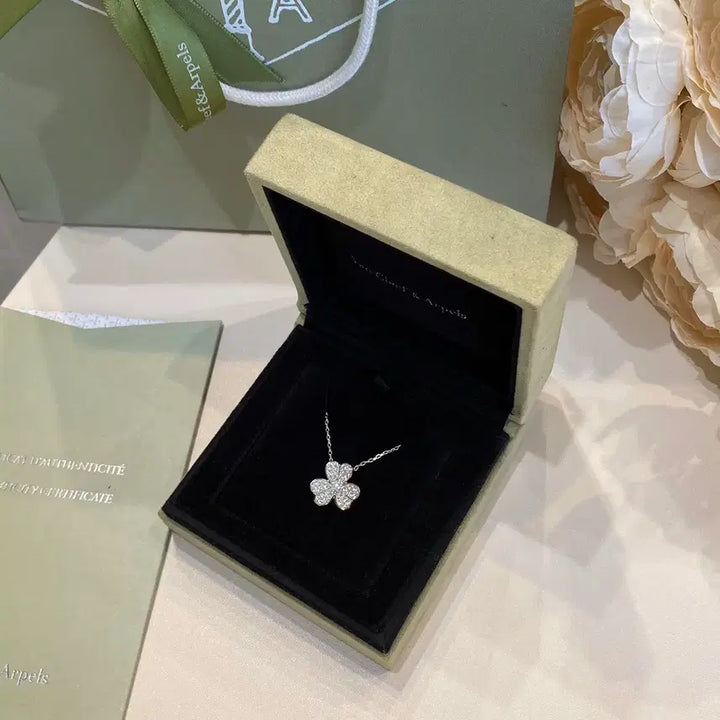 [BUNJANG] Van Cleef &amp; Arpels Frivole Mini Flower Diamond Necklace 18K White Gold 40cm / 반클리프 아펠 프리볼 미니 꽃 다이아 목걸이 화이트골드 40cm