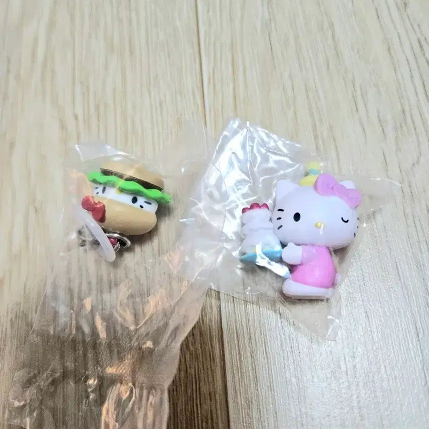 [BUNJANG] Sanrio Hello Kitty Hamburger &amp; Omedetou Gacha Toys Bundle (Sealed) / 키티가챠 미개봉 일괄판매 합니다