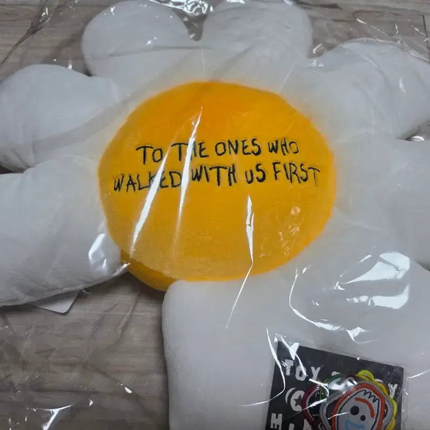 [BUNJANG] Peaceminusone Daisy Cushion / 택포6.5) 토이스토리 피스마이너스원 피마원 데이지쿠션