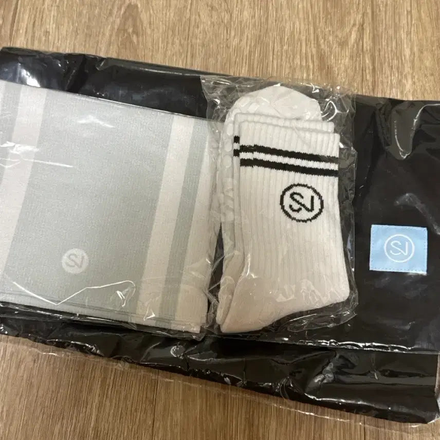 [BUNJANG] MONSTA X CONNECT X MD Sports Set Shownu (New) / 몬스타엑스 커넥트엑스 엠디 스포츠세트 셔누 (새상품)