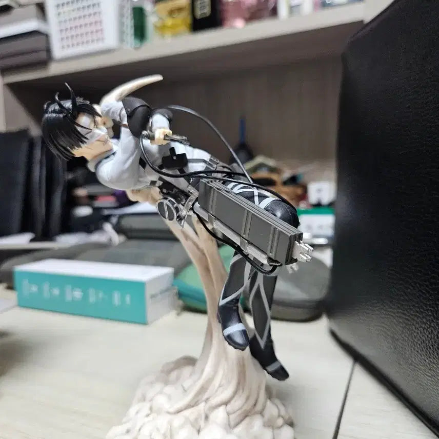 [BUNJANG] Attack on Titan Ichiban Kuji Levi Unsealed Figure (No Sword) / 진격의 거인 제일복권 (개봉) 리바이b상(칼없음) 판매합니다.