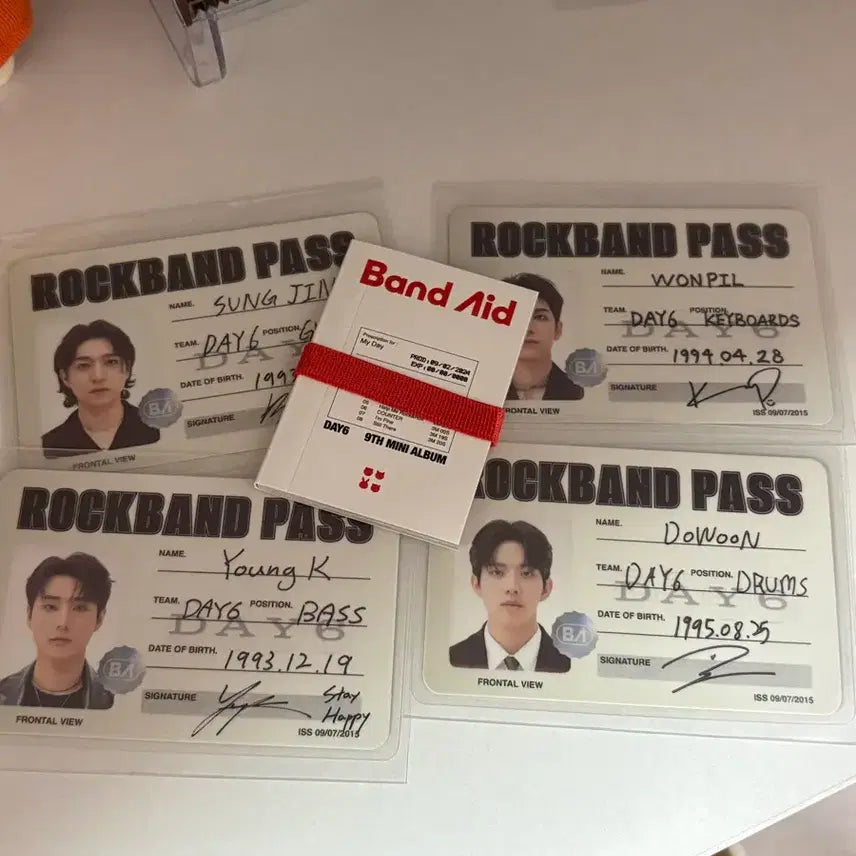 [BUNJANG] Day6 Band-Aid ID Card + Mini Photobook Bundle Set / 데이식스 밴드에이드 아이디카드 + 미니포토북 일괄