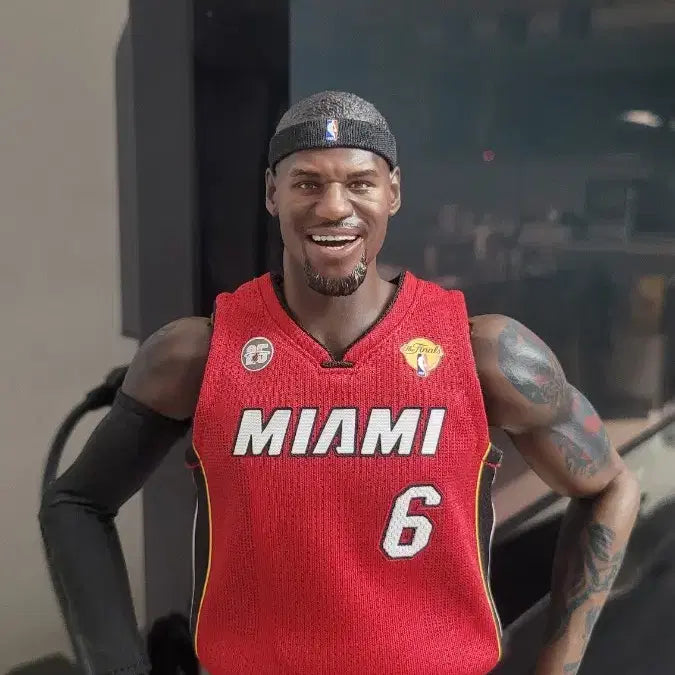 [BUNJANG] Hot Toys x Enterbay x Artist Lebron James 1/6 Scale Action Figure / 새상품) 르브론 제임스 1/6 피규어 (핫토이X엔터베이X작가작)