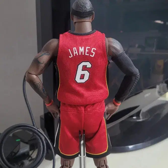 [BUNJANG] Hot Toys x Enterbay x Artist Lebron James 1/6 Scale Action Figure / 새상품) 르브론 제임스 1/6 피규어 (핫토이X엔터베이X작가작)