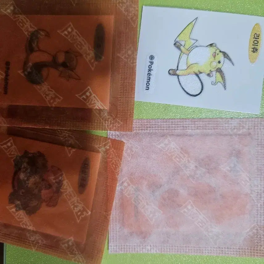 [BUNJANG] Pokemon 30th Anniversary 4-Type Sticker Set / 포켓몬스터 30주년 띠부씰 미뇽 라이츄 이상해꽃 파이어
