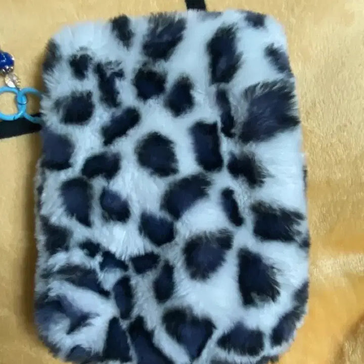 [BUNJANG] Dodomi Faux Fur Pouch Leopard Print Charm / 도도나미 털 파우치