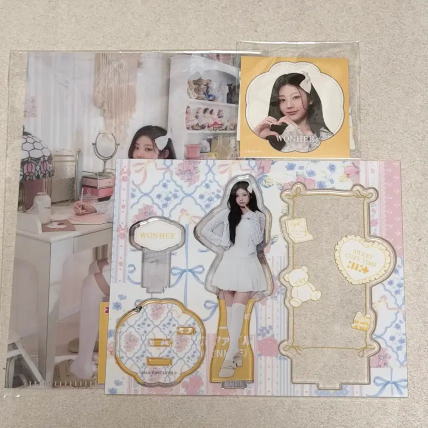 [BUNJANG] ILLIT Wonhee Seven Eleven Japan Kuji Acrylic Stand L-File Sticker Bundle Set / 아일릿 원희 세븐일레븐 일본 쿠지 아크릴스탠드 L자 파일 스티커