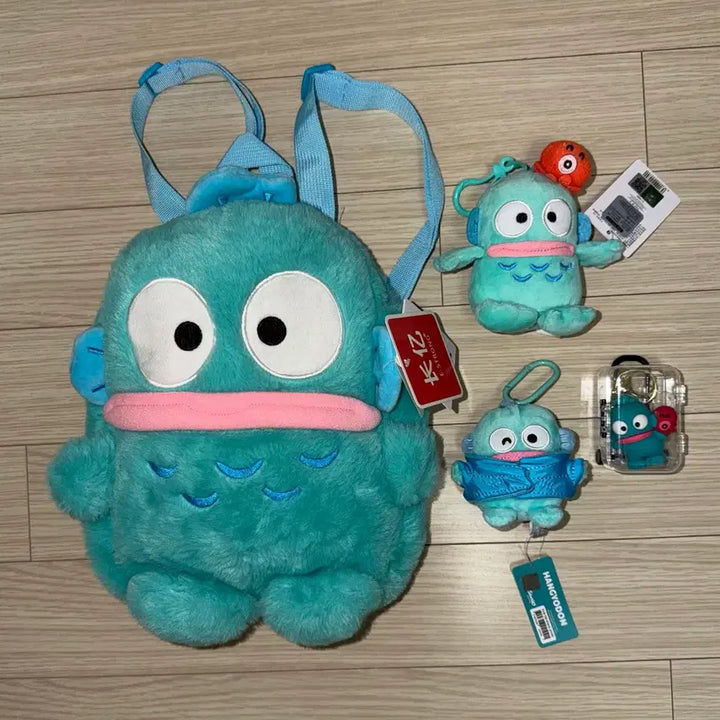 [BUNJANG] Sanrio Hangyodon Puffer Backpack &amp; Yuri Doll Keychain Bundle Set / 산리오 한교동 백팩 패딩 사유리 인형 키링 새상품 일괄