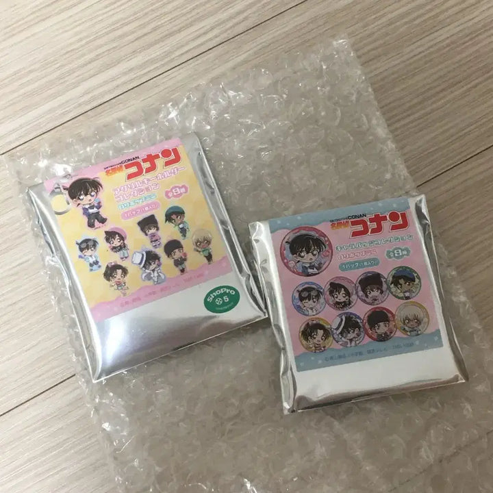 [BUNJANG] Detective Conan Lollipop Limited Edition Random Badge &amp; Keyring Set / 명탐정코난 롤리팝 랜덤 뱃지&amp;키링