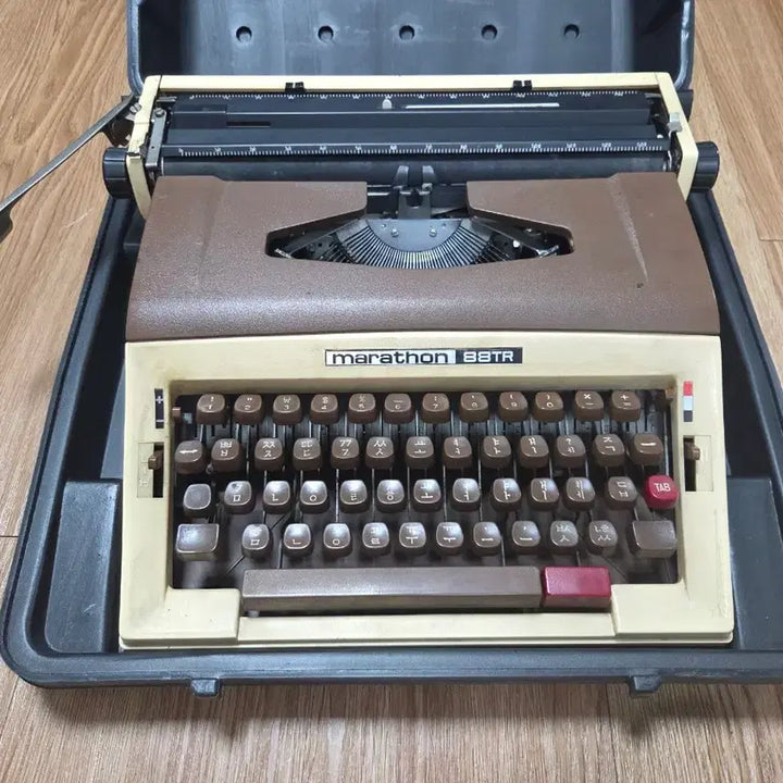 [BUNJANG] Marathon 88TR Korean Typewriter (Brown) / 마라톤 88tr 브라운 한글 타자기